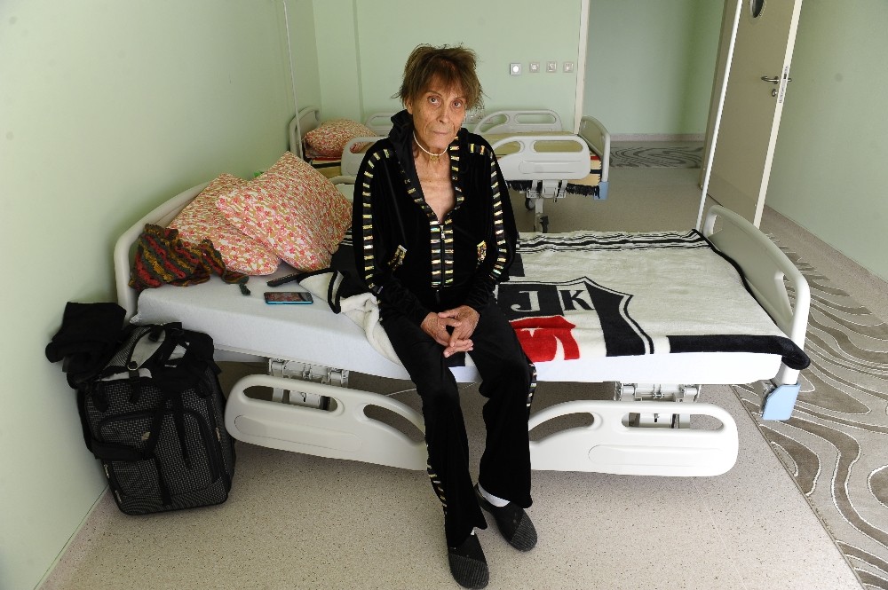 Barınma Evinde Kalan Süper Star