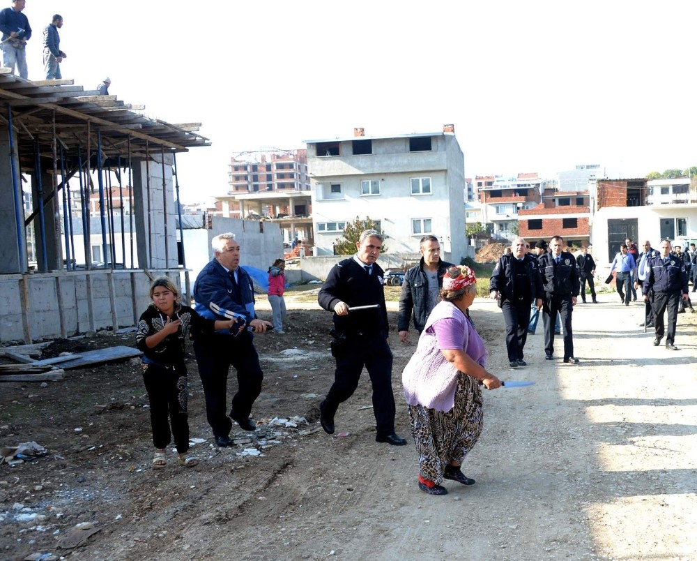 Başıboş At Ve Kaçak Baraka Sahipleri Zabıta Ve Polise Bıçakla Direndi