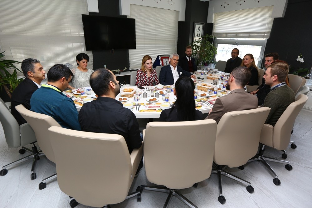 Bozbey Öğle Yemeğinde Personeli Ağırladı