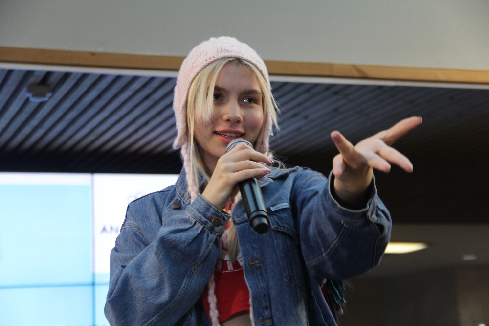 Bursada Aleyna Tilki İzdihamı