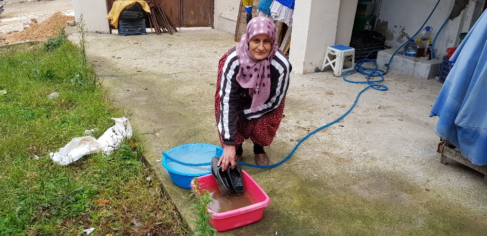 Eli Öpülesi Kadın Konuştu