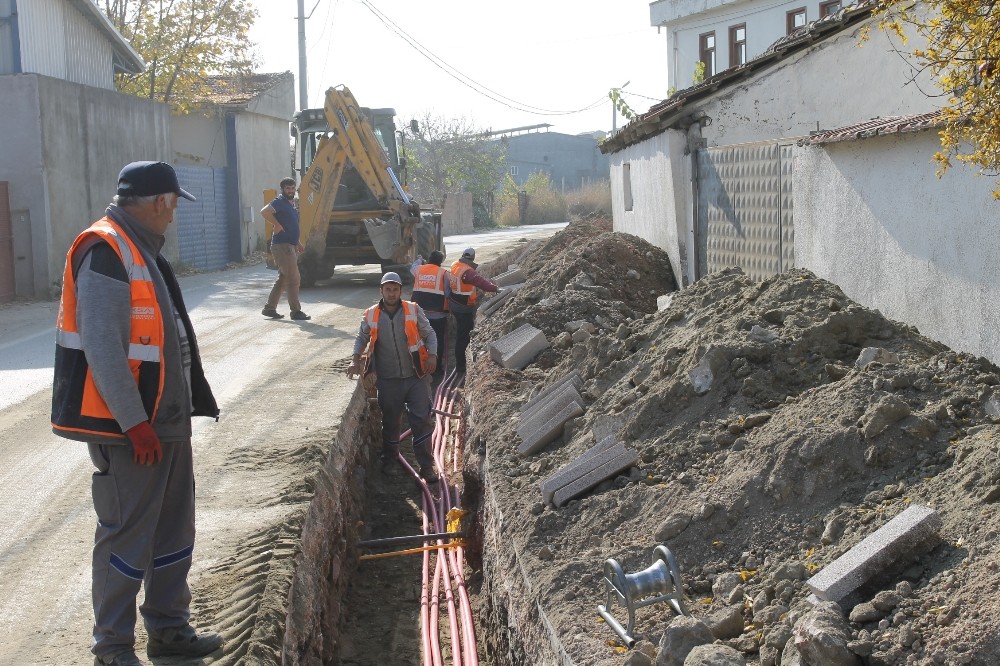Gürsuda Elektrik Kabloları Yer Altına Alınıyor