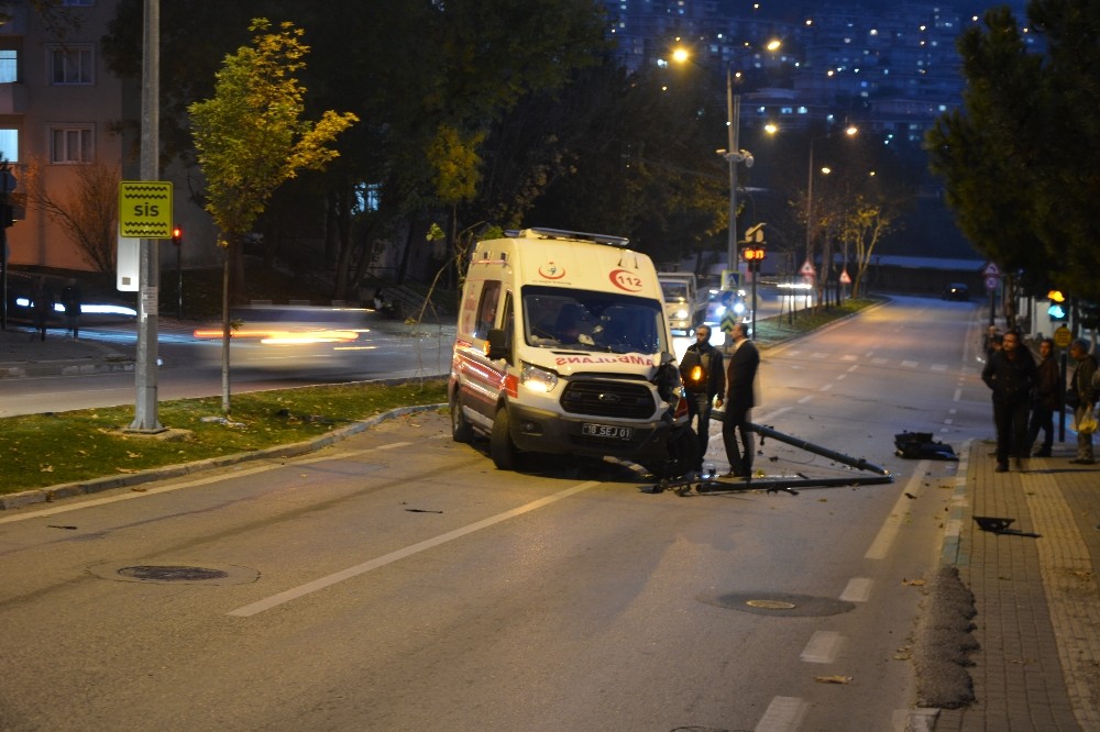 Hasta Taşıyan 112 Ambulansı Kaza Yaptı