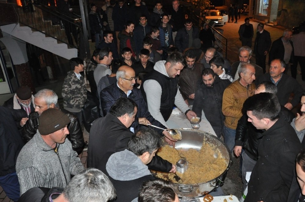 İnegöl Belediyesinden Kandil Helvası