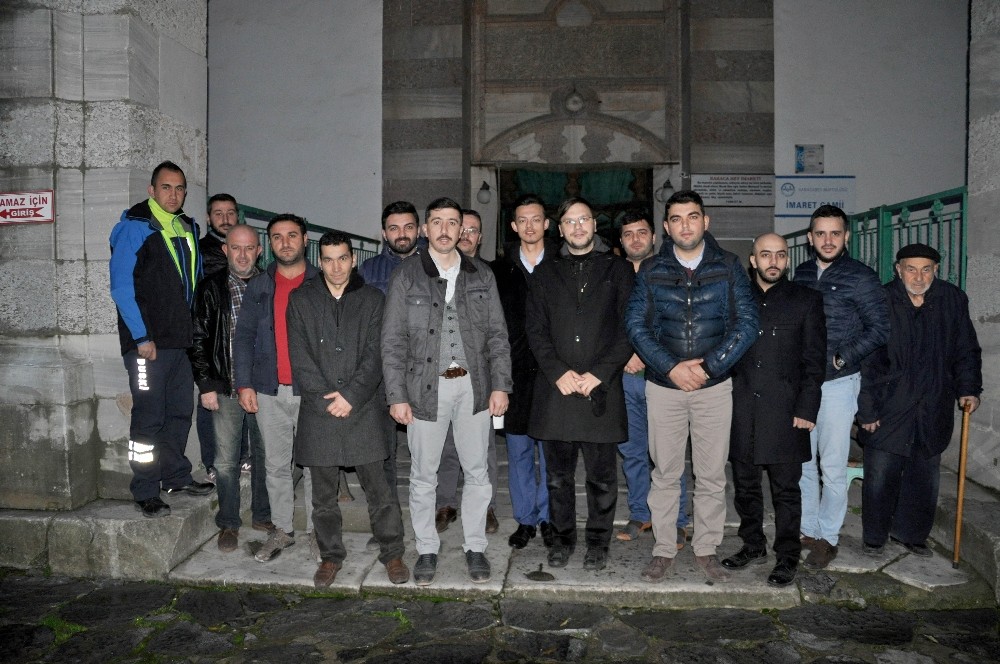 Karacabeyli Gençler Sabah Namazında Buluştu