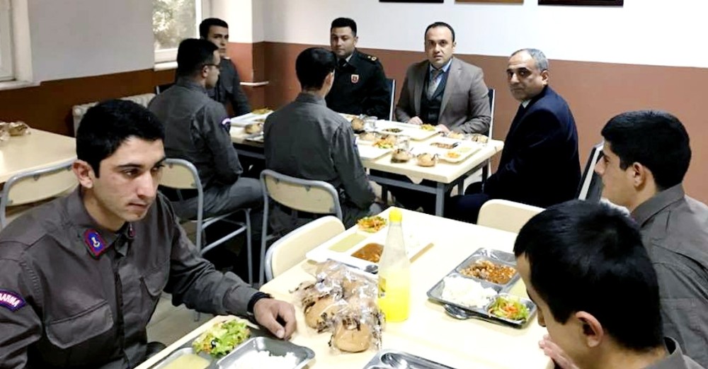 Kaymakam Mehmetçiğin Sofrasına Konuk Oldu