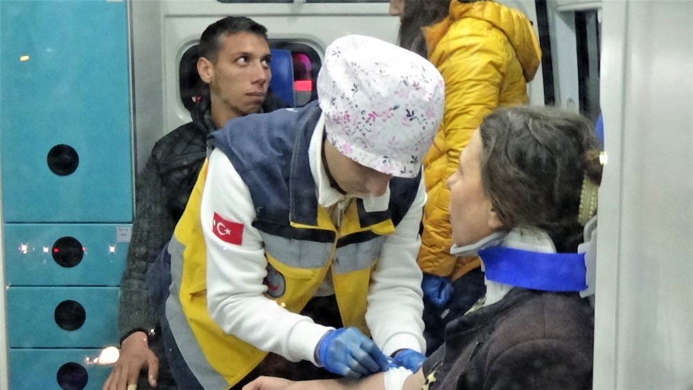 Kaza Yaptı, Yaralı Halde Oğlunu Düşündü