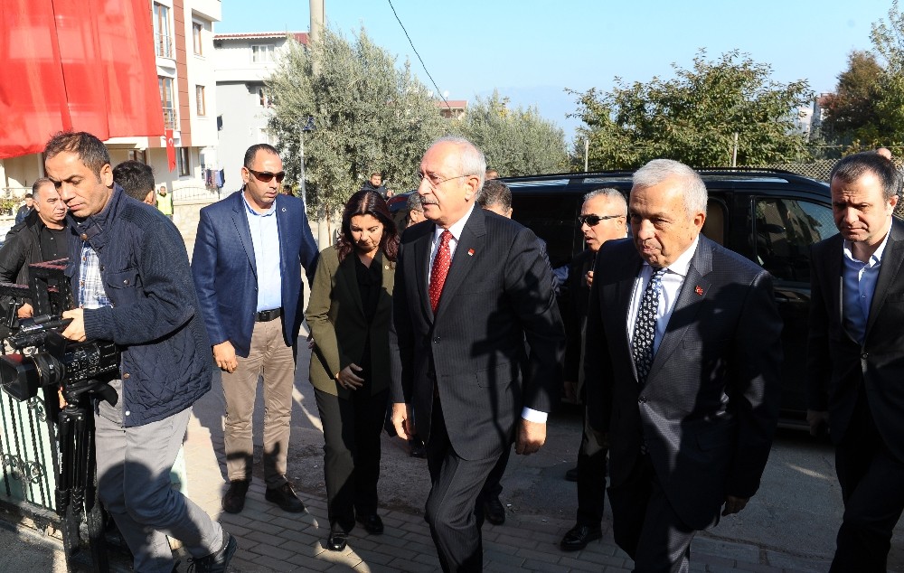 Kılıçdaroğlundan Şehit Evine Taziye Ziyareti