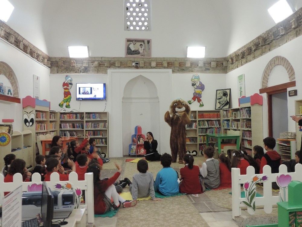 Kütüphanelerde Çocuk Sesleri