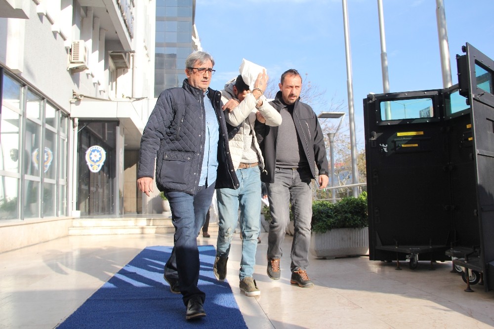 Laptop Hırsızını Dövmesi Ele Verdi