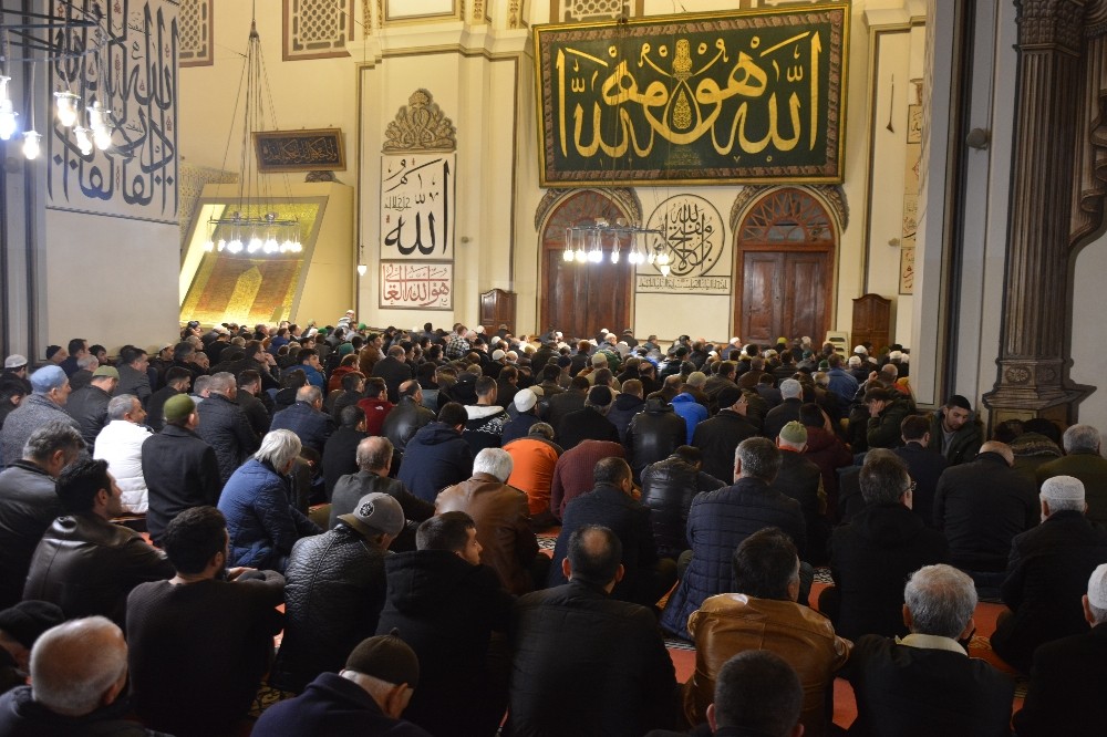 Mevlit Kandilinde Bursadaki Camiler Doldu Taştı