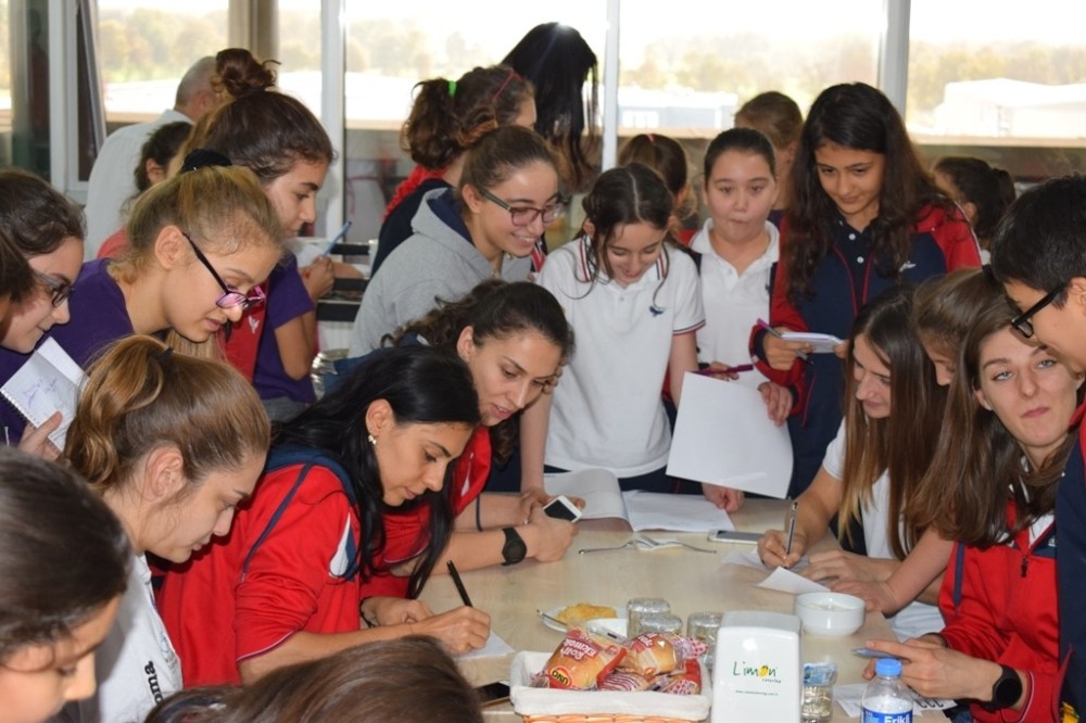 Nilüferin Sultanları Öğrencilerle Panelde Buluştu