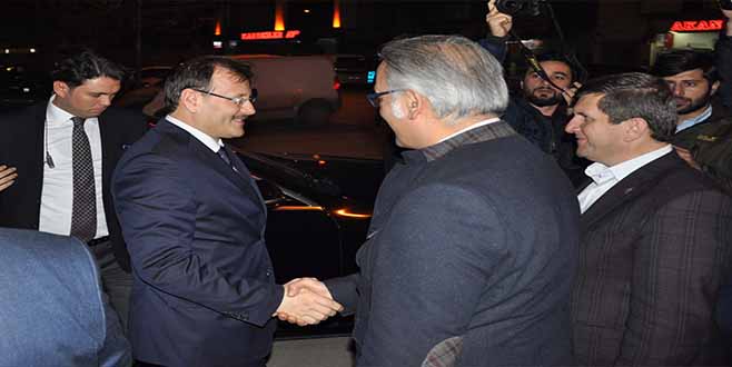 KINIYORUM, BU BİR AHLAKSIZLIKTI