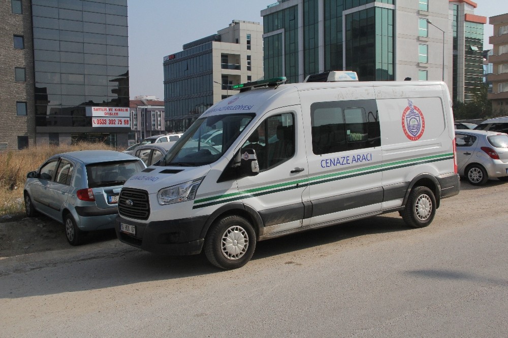 Oğlunun Doğum Gününde Karısı Tarafından Öldürülen Adamın Cenazesi Adli Tıpta