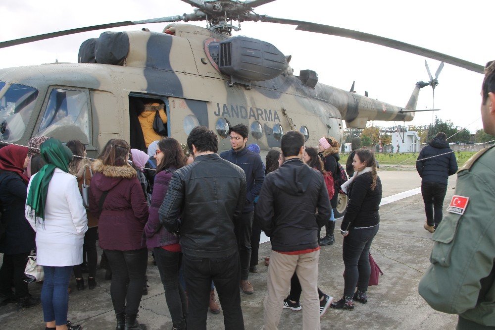 Öğrenciler, Jandarmanın Tatbikatını Hayranlıkla İzledi
