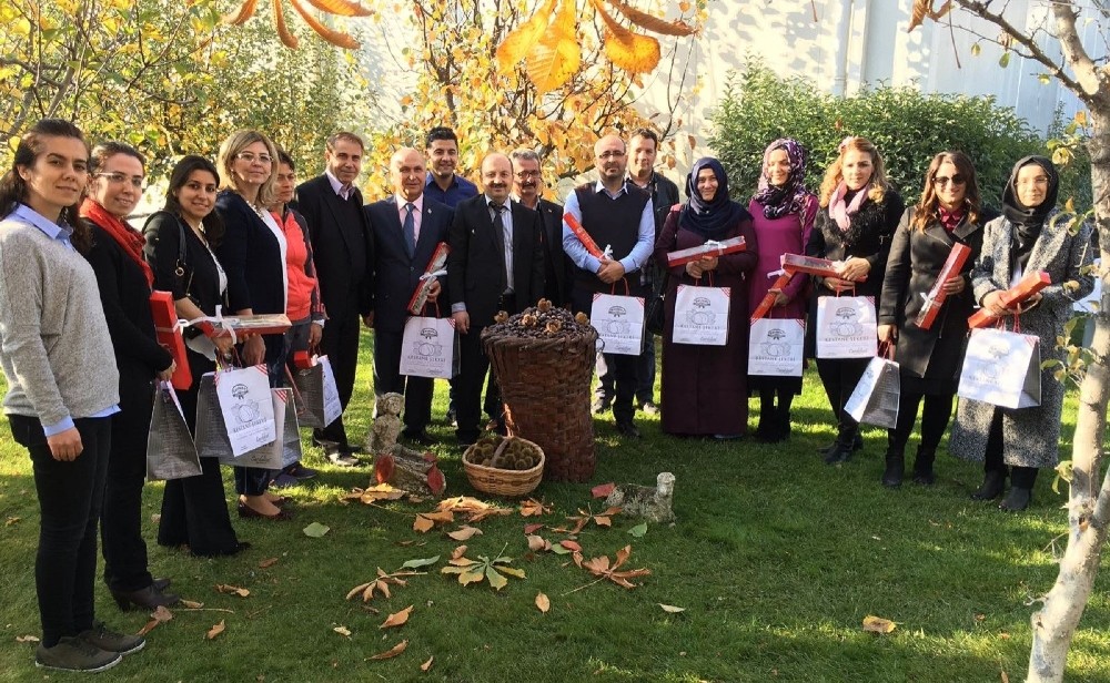 Öğretmenler Gününe Kestane Şekerli Kutlama