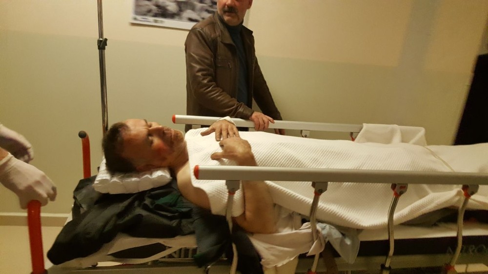 Otomobilin Çarptığı Traktör Şarampole Uçtu