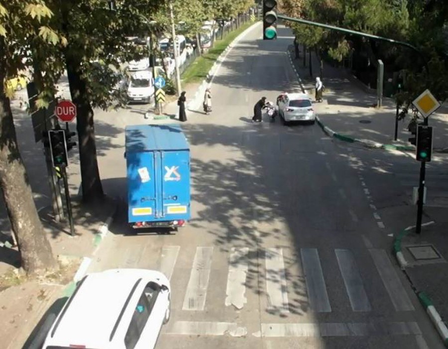 (Özel Haber) Bebek Arabasındaki Çocuk Ölümden Son Anda Kurtuldu