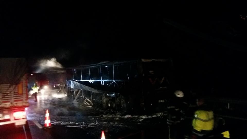 Yolcu Otobüsü Otobanda Yandı