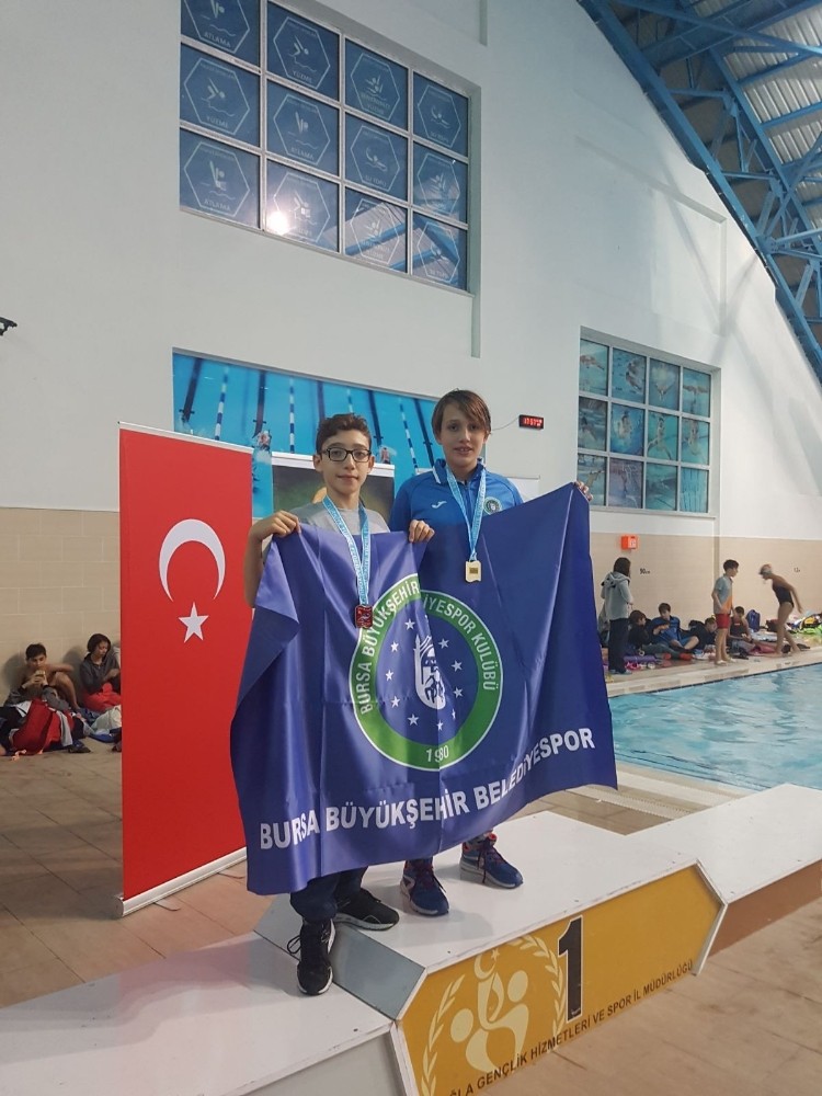 Yüzücüler Barajı Aştı