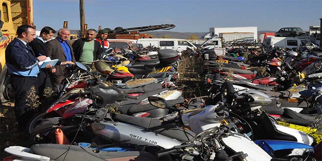 MiLLi SERVET OTOPARKLARDA ÇüRüYOR