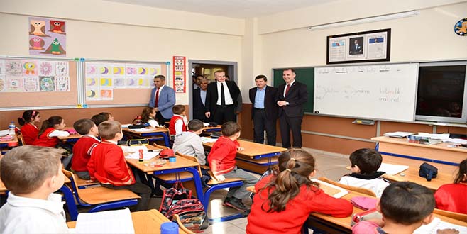 iNEGöL BELEDiYESi’NDEN 353 öĞRENCiYE KiTAP