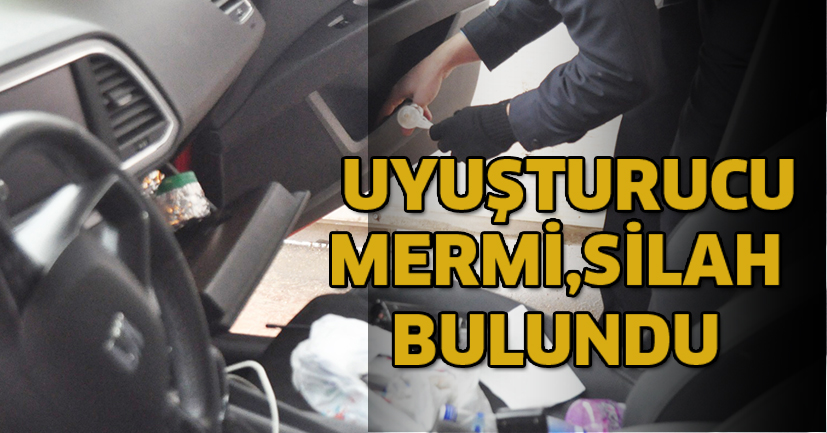 Otomobilde silah,mermi ve uyuşturucu yakalandı