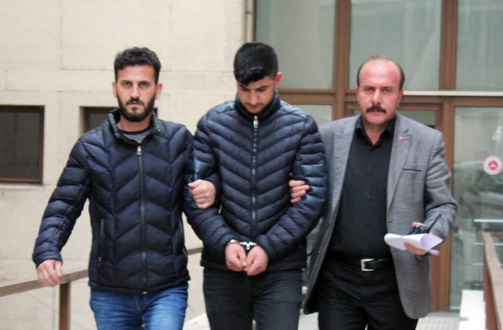 3 Aylık Karısını 10 Bıçak Darbesiyle Öldüren Adama Müebbet