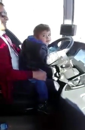 5 Yaşında Şehirlerarası Otobüs Kullanıyor