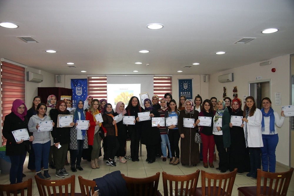 Annelere Çocuk Gelişimi Eğitimi