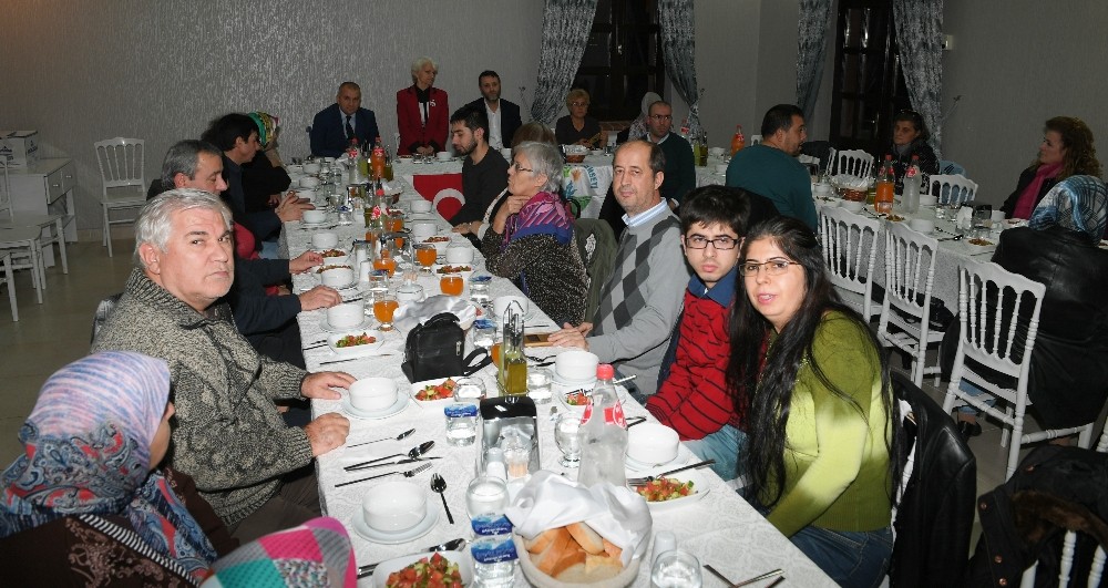 Başkan Yardımcısı Tekerlekli Sandalyeye Oturup Engelliler İle Empati Kurdu