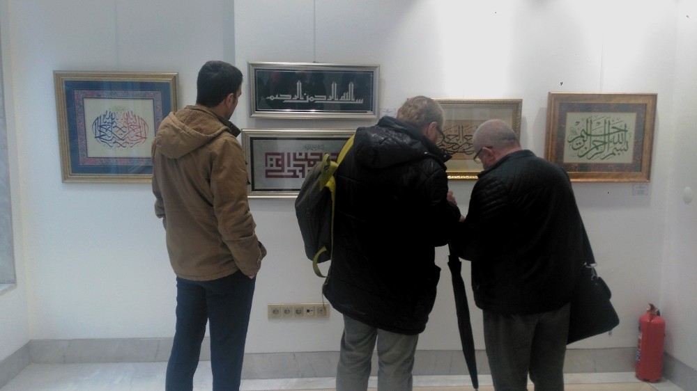 Besmelenin 41 Hali Bu Sergide Buluştu