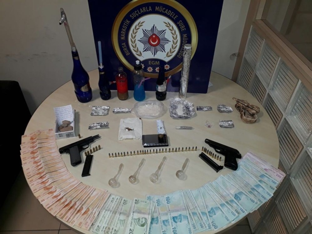 Bursada Uyuşturucu Şebekesi Çökertildi