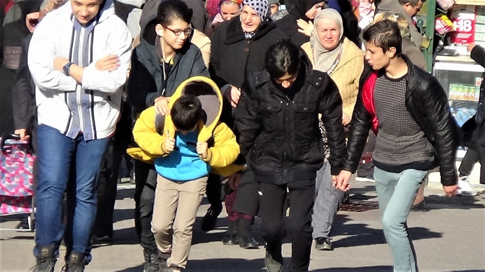 Bursada Vatandaşlar Lodosla Dans Etti