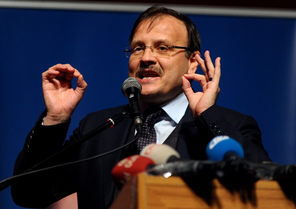 Çavuşoğlundan Yunanistana Tepki