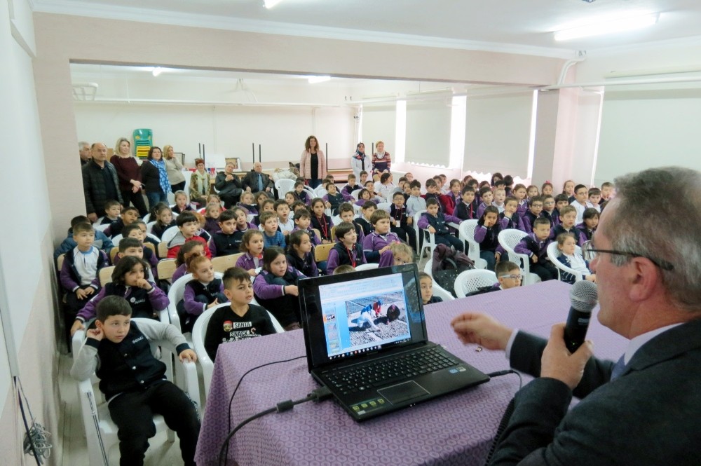 Çocuklar Fidan Dikecek