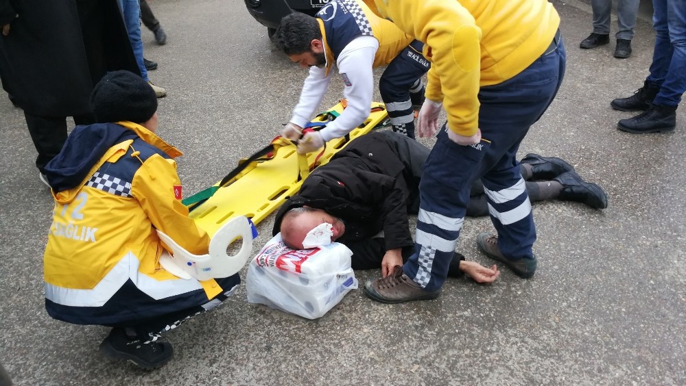 Duran Aracın Açılan Kapısına Çarpıp Yaralandı