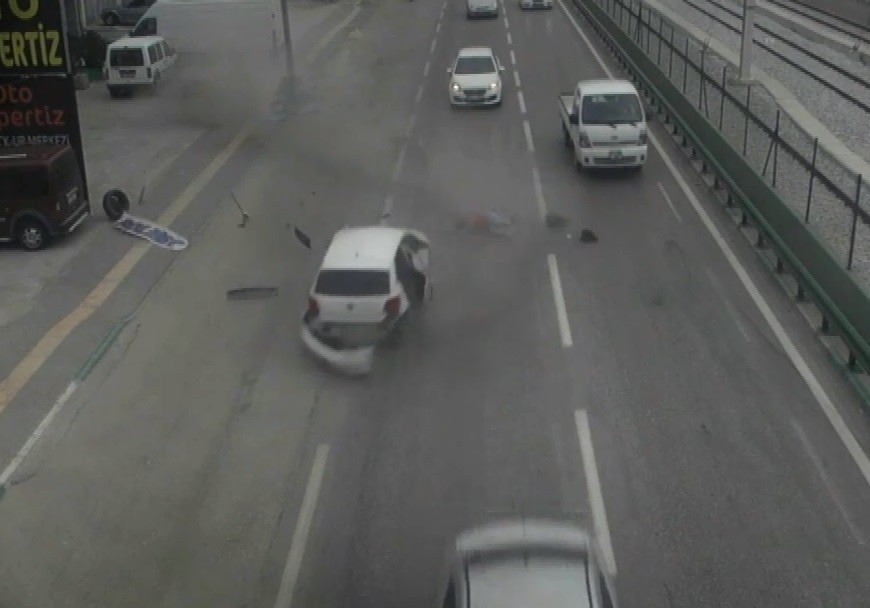 Emniyet Kemeri Takmayınca Otomobilden Böyle Fırladı