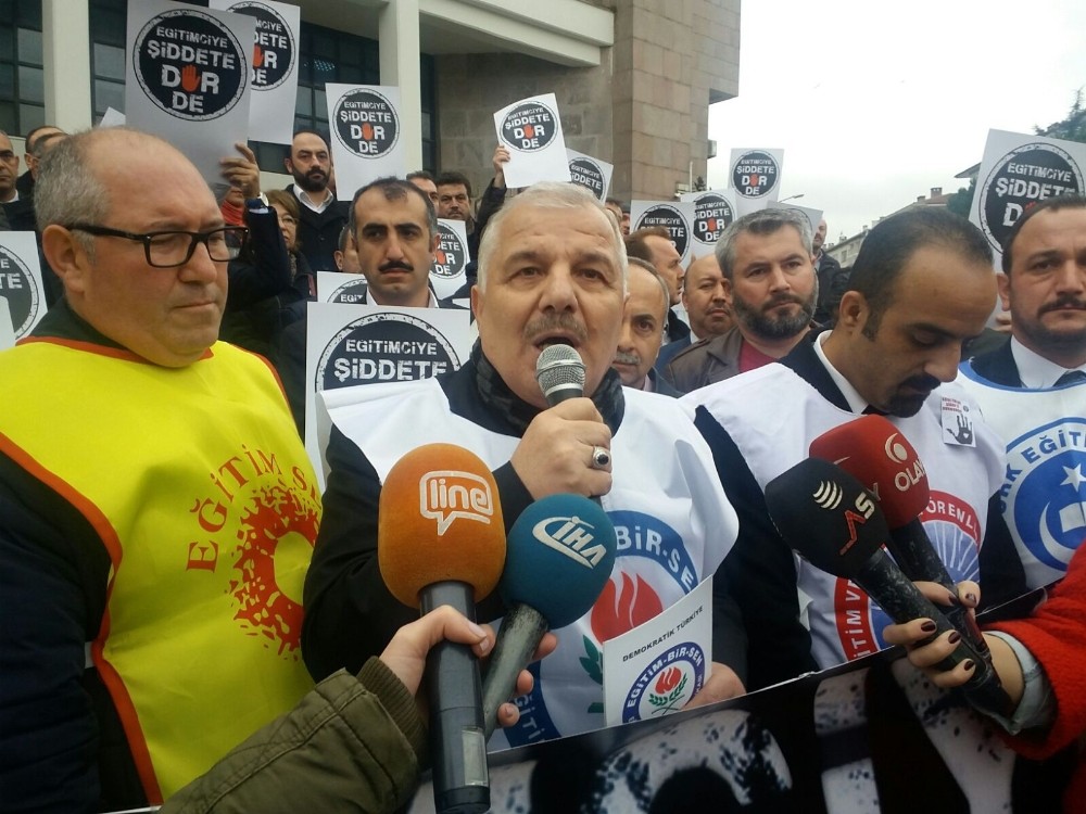 İzmirde Öğretmenin Öldürülmesi Bursada Protesto Edildi