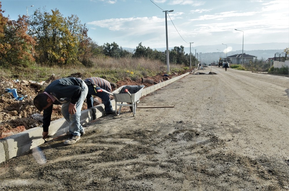 Osmangaziden Yol Ve Kaldırımlara Makyaj