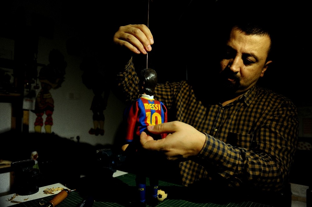 (Özel Haber) Kuklabaz Çocukları Eğlendiriyor