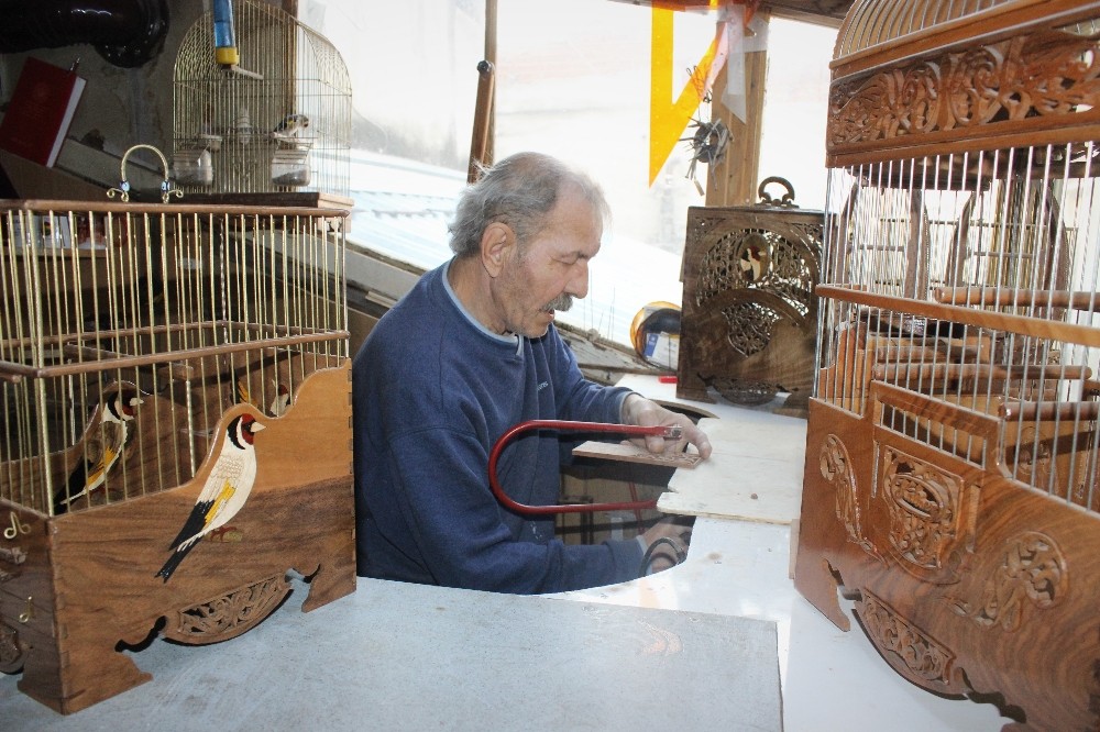 (Özel Haber) Kuşlara Ahşaptan Saray İnşa Etti, On Binlerce Liraya Satıyor