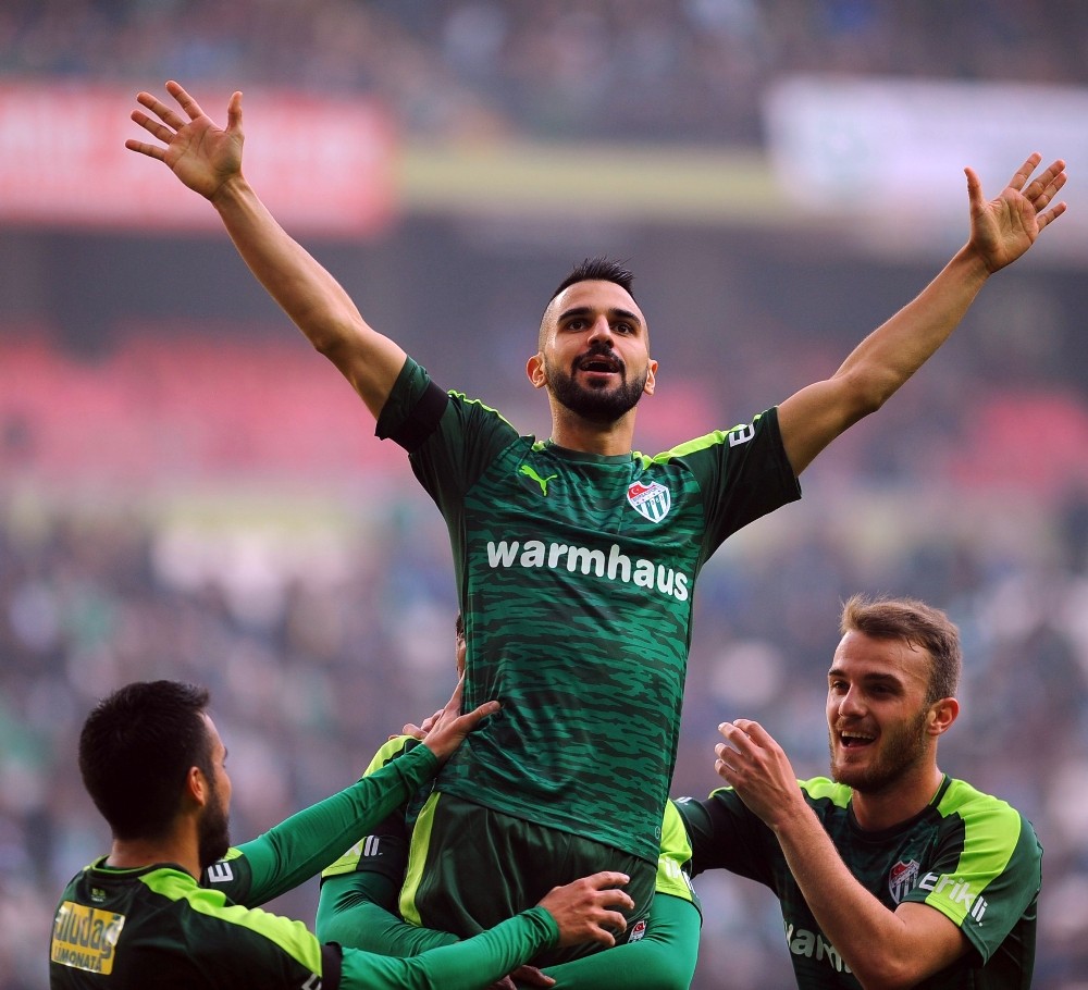 Trabzonspor, Aziz Behich İçin Nabız Yokluyor