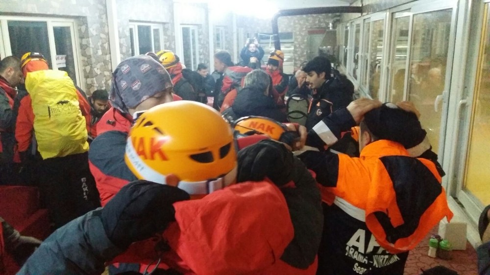 Uludağda Mahsur Kalan 6 Dağcıyı Kurtarmak İçin Ekipler Seferber Oldu