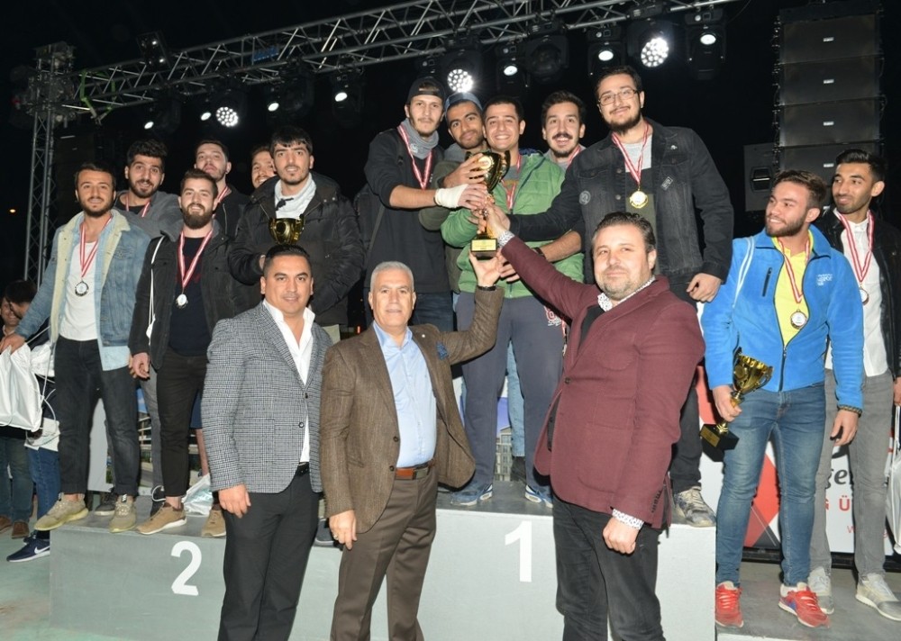 Ünisporfestte Ödüller Sahiplerini Buldu