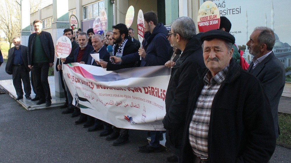 Üniversitede Düzenlenen Kudüs Eylemine Öğrenciler İlgi Göstermeyince Yaşlılar Katıldı