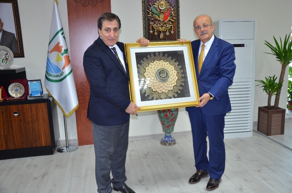 Vali Küçükten İznik Çinisine Destek