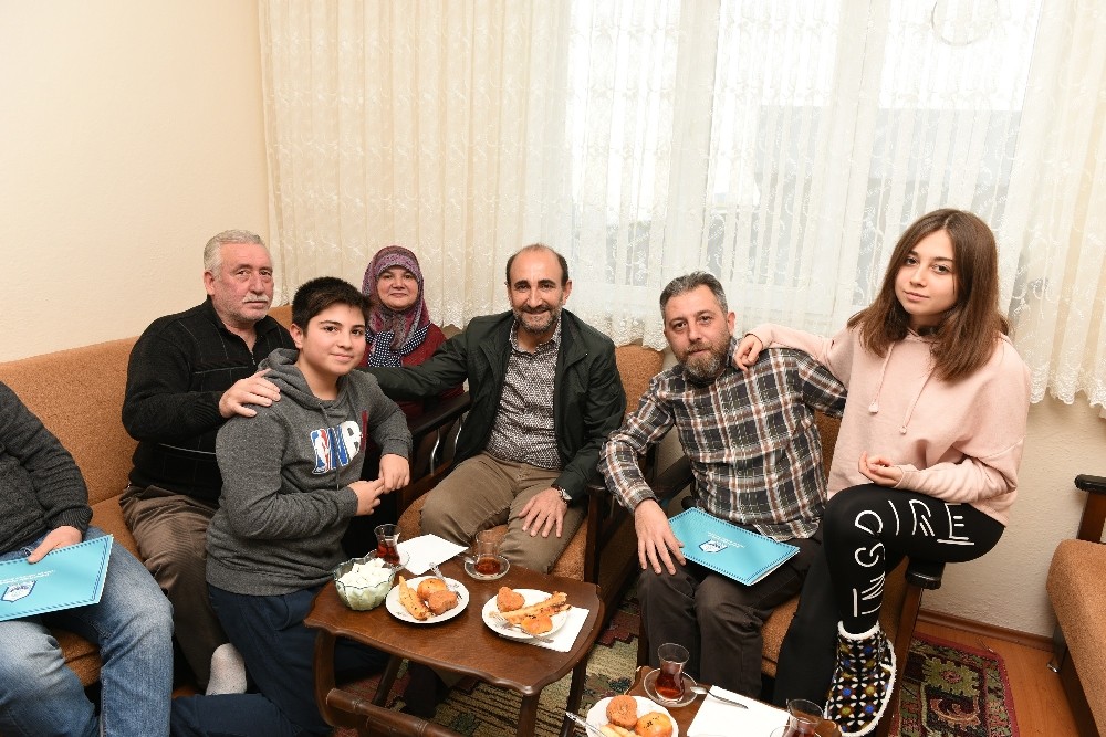 Yıldırım Çalmadık Kapı Bırakmıyor