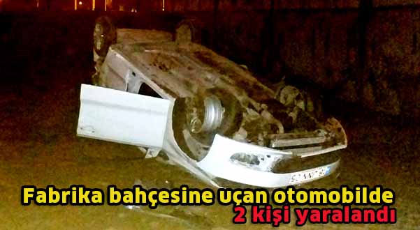 Fabrika bahçesine uçan otomobilde 2 kişi yaralandı