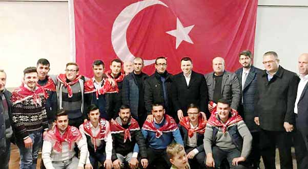 Kınalı kuzular askere uğurlandı